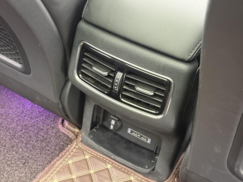 Hongqi Red Flag HS5 2019