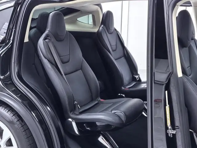 Tesla Model X 90D