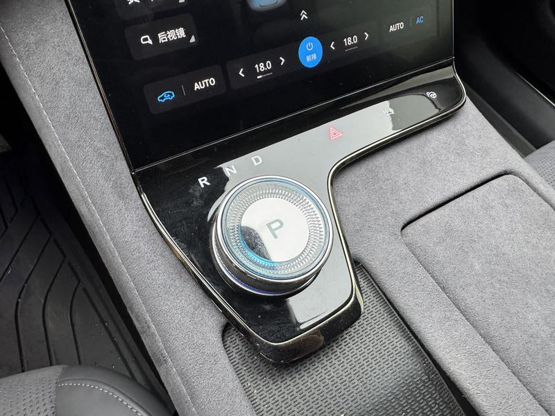 Voyah Lantu Chasing Light PHEV 2024