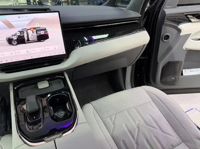 ZEEKR ZEEKR 009 Seven-seater aisle version two-wheel drive 108kWh