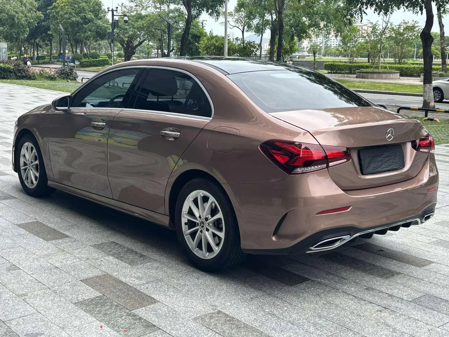 Mercedes-Benz Mercedes-Benz A-class A 200 L sports sedan fashion Version