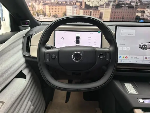 Volvo Volvo XC70 Four-wheel drive, long battery life Core