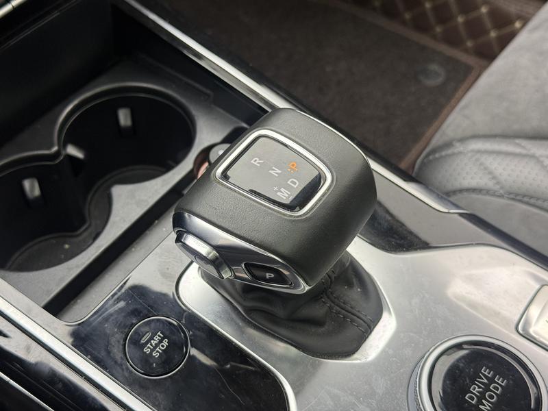 Hongqi Red Flag HS5 2019