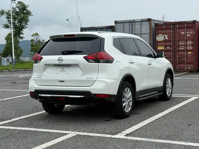 Nissan Qijun 2.0 L XL ITS 3rows CVT 2WD Zhilian seven-seater comfort edition
