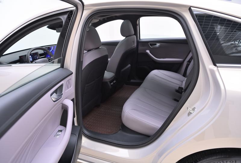 Roewe Roewe M7 DMH 2025