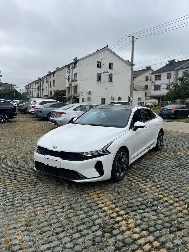 Kia Kia K5 270T CVVD Deluxe Edition