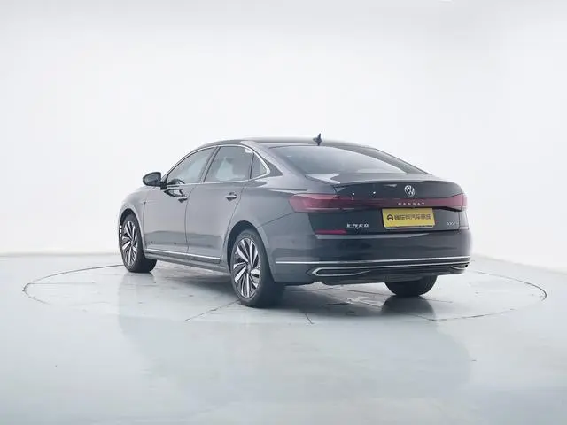 Volkswagen Passat 330TSI Deluxe Edition