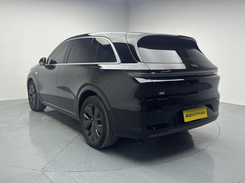 Li Auto Ideal L6 2025