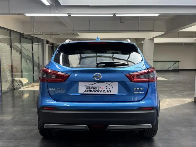 Nissan Qashqai 2.0L CVT Deluxe Edition
