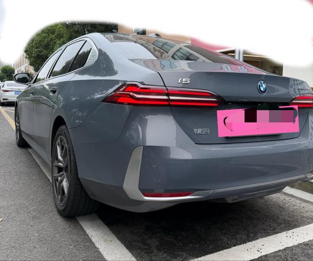 BMW BMW i5 2024