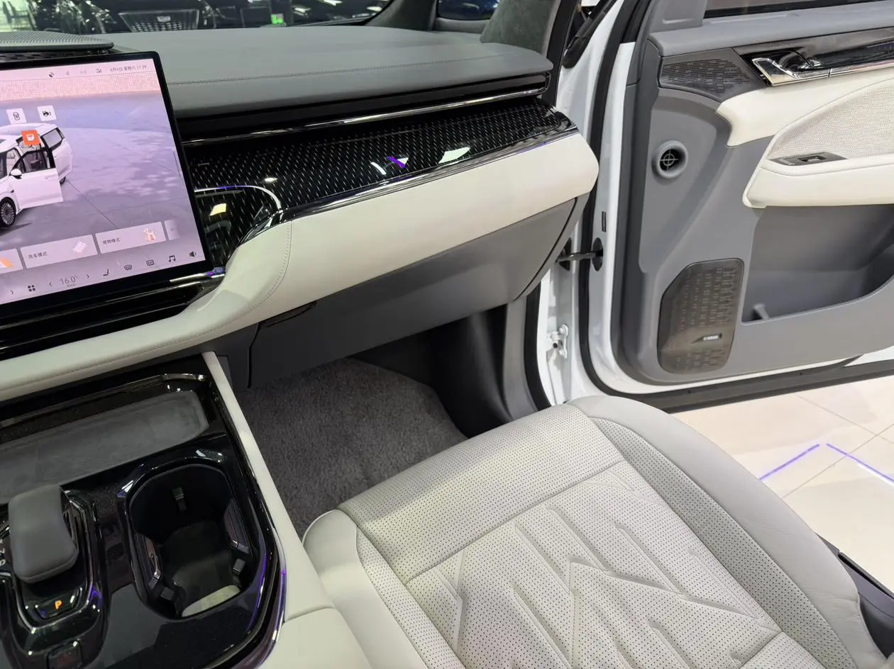 ZEEKR ZEEKR 009 Seven-seater aisle version two-wheel drive 108kWh