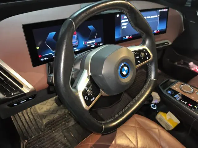 BMW BMW iX xDrive40