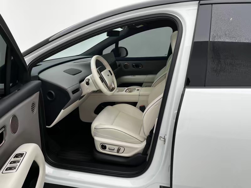 Li Auto Ideal i6 2025