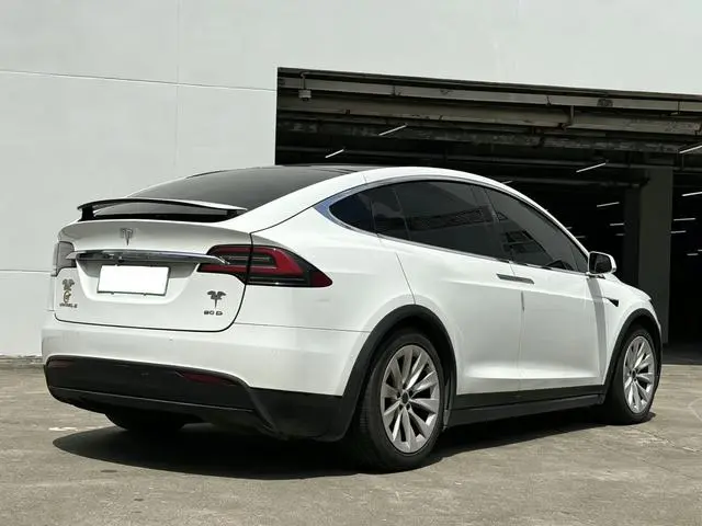 Tesla Model X 90D
