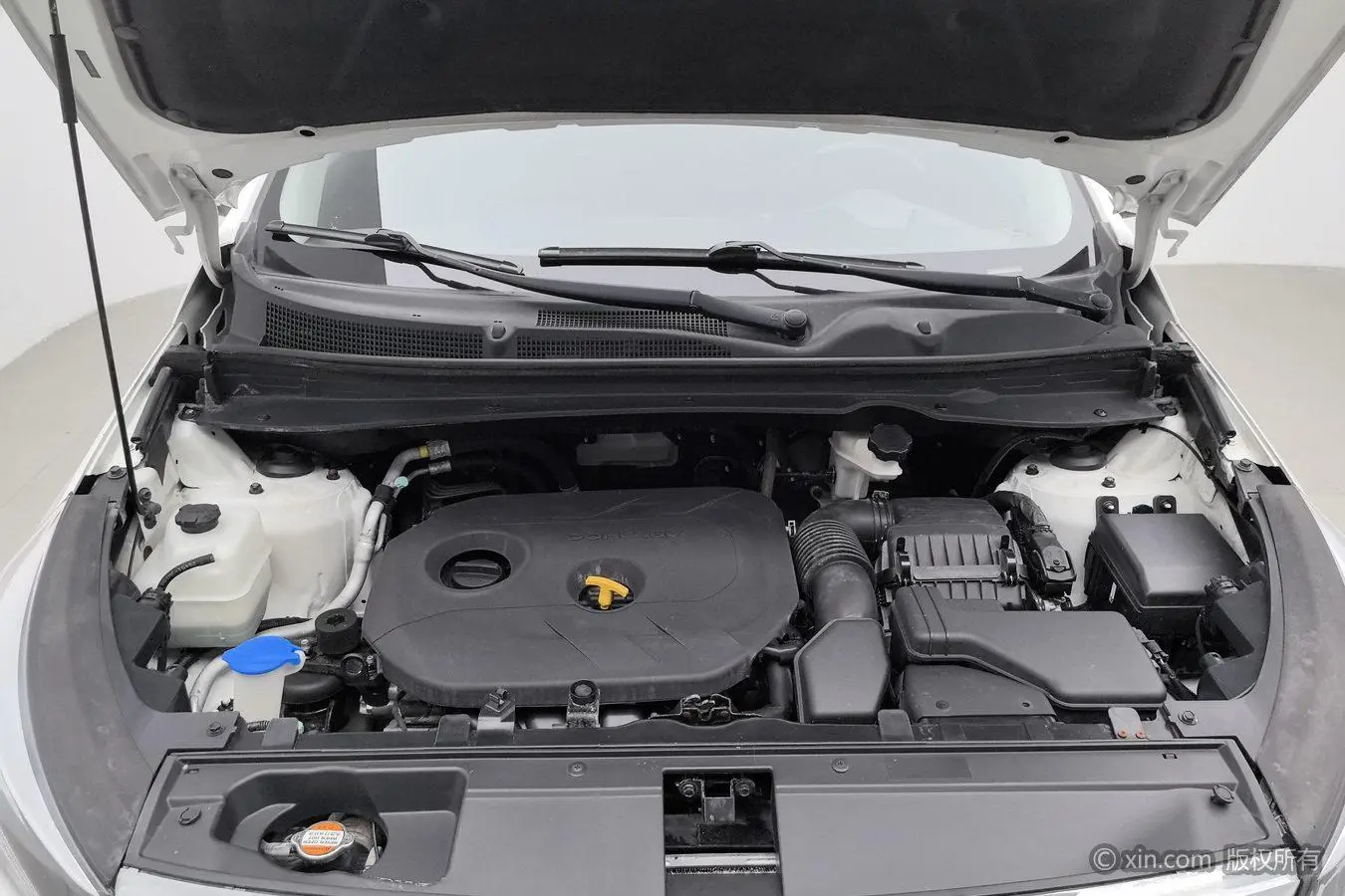 Kia Smart running 2.0L automatic two-wheel drive version DLX