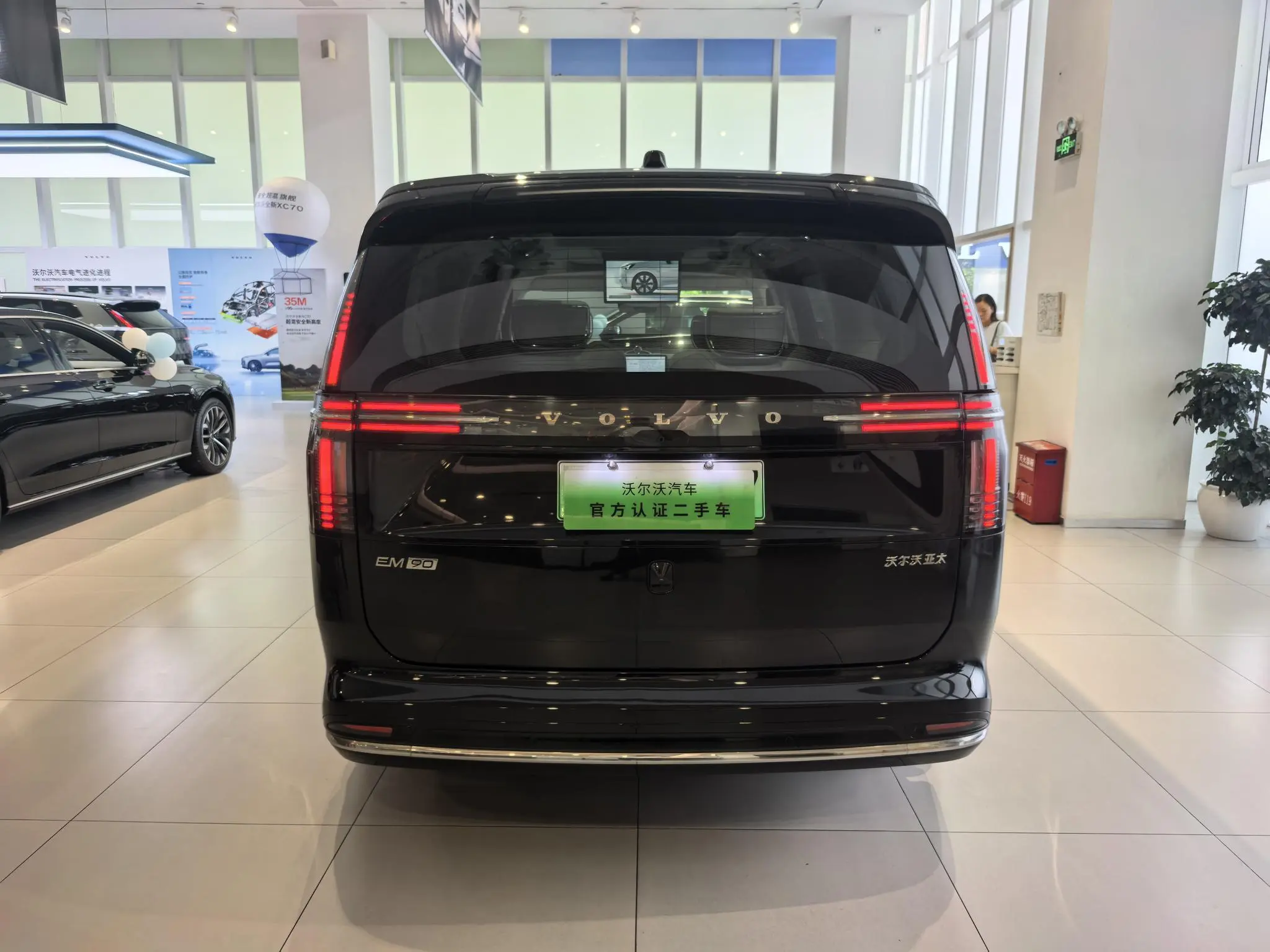Volvo Volvo EM90 Ultra six seats