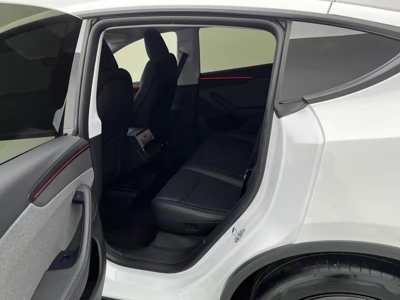 Tesla Model Y 2025