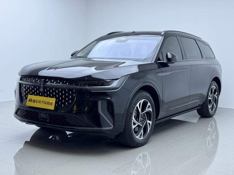 Lincoln Voyager 2023