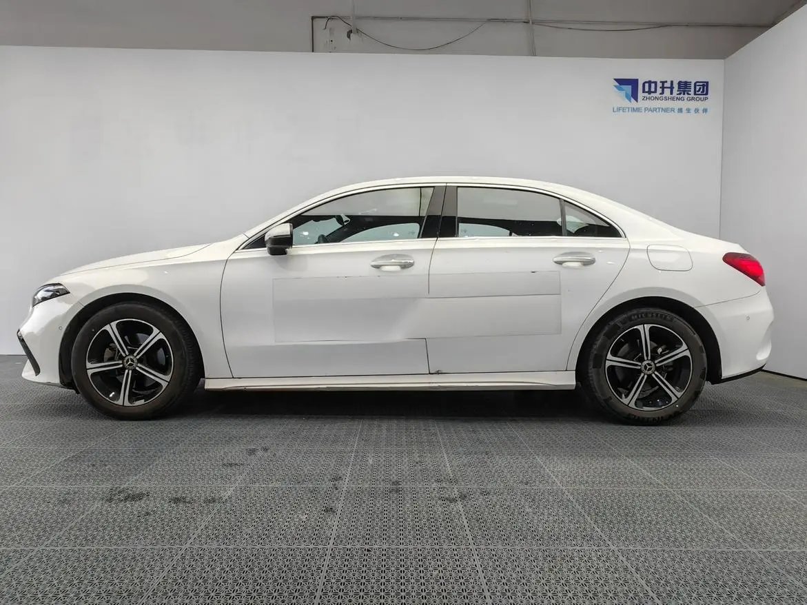Mercedes-Benz Mercedes-Benz A-class A 200 L sports sedan fashion Version
