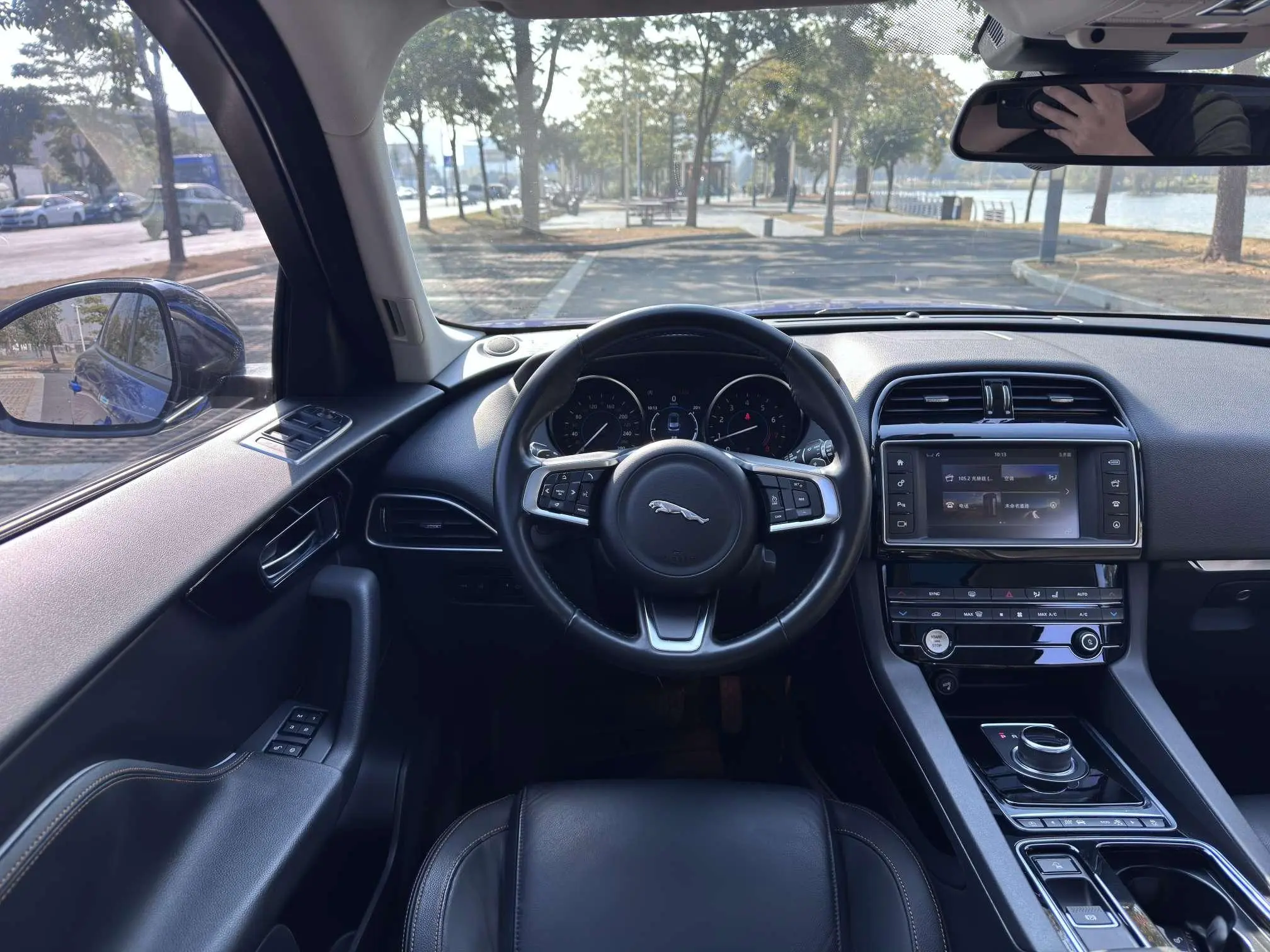 Jaguar Jaguar F-PACE 2.0T four-wheel drive R-Sport sports version