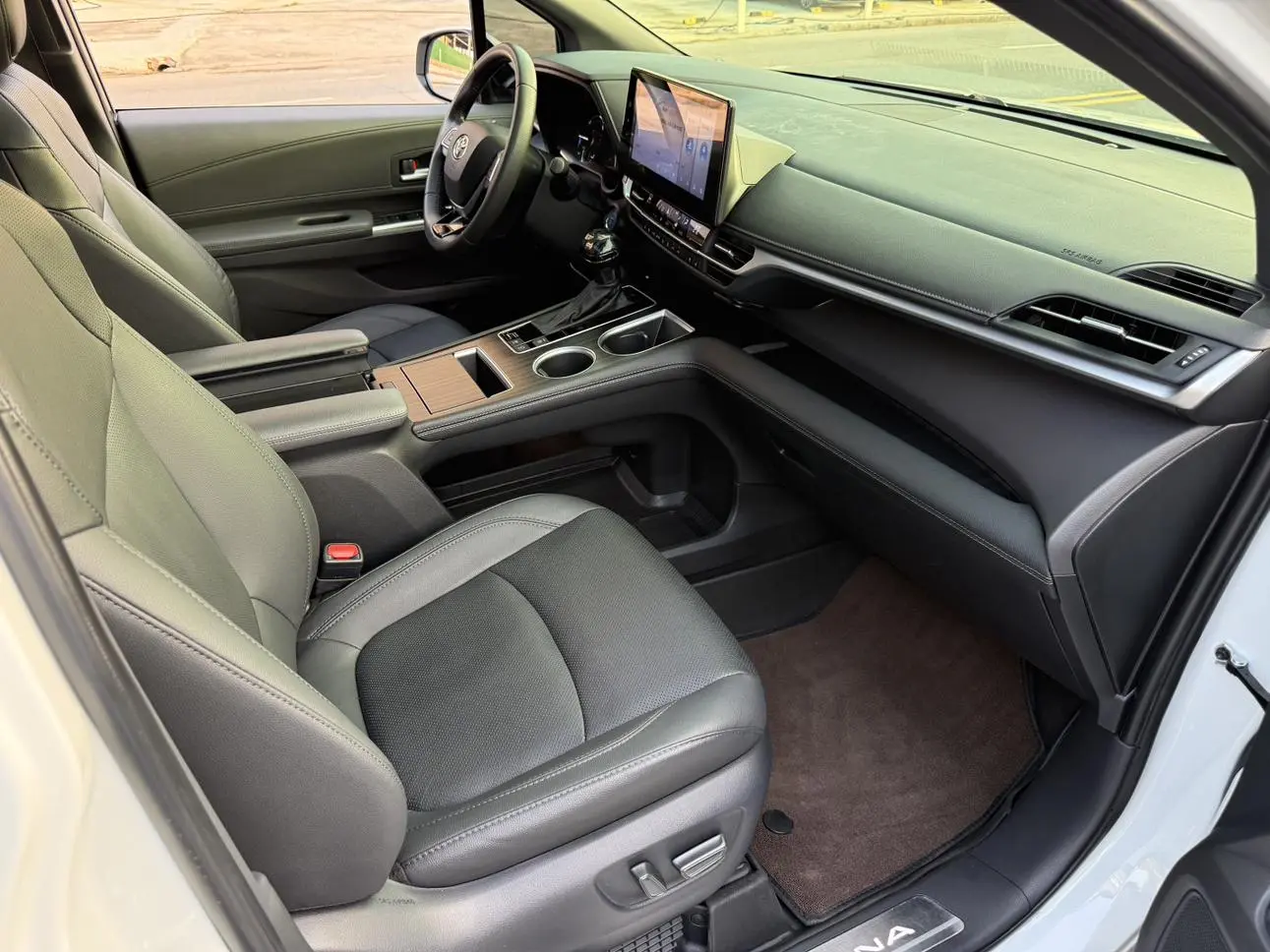 TOYOTA Saina Dual engine 2.5L Premium Edition