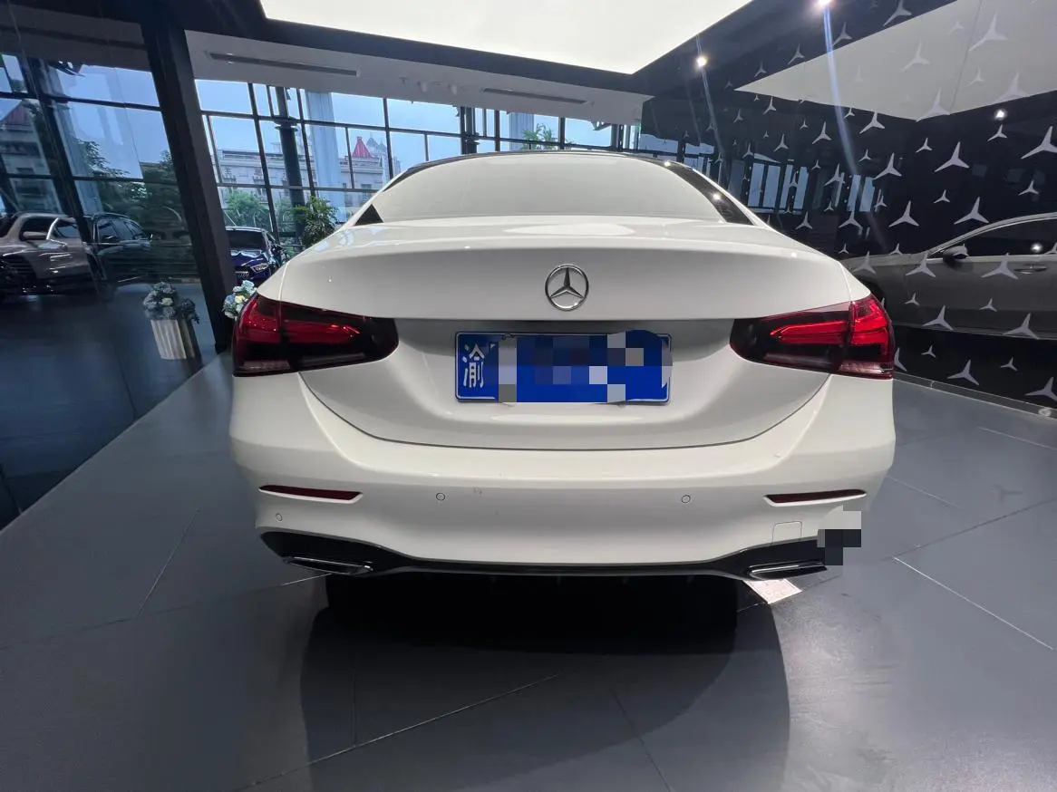 Mercedes-Benz Mercedes-Benz A-class Facelift A 200 L sports sedan dynamic version