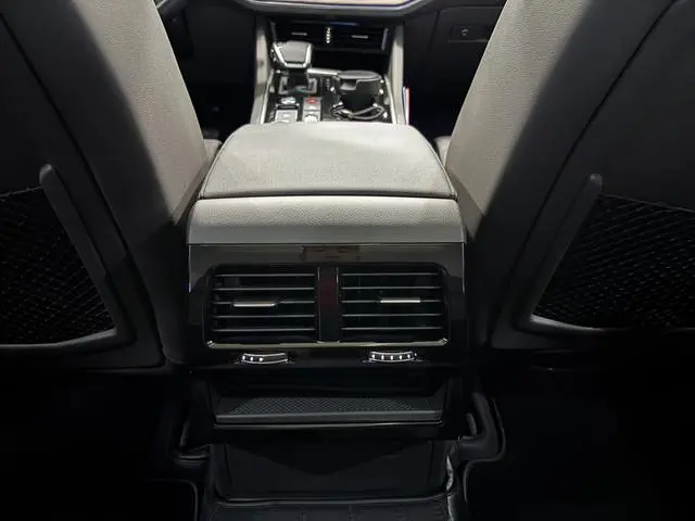 Volkswagen Touareg 3.0 TSI Ruixiang Edition Classic Sports Suit