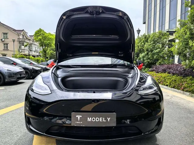 Tesla Model Y Facelifted rear-wheel drive version