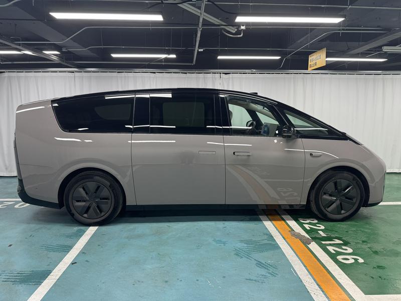Li Auto Ideal MEGA 2024