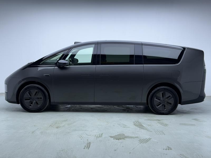 Li Auto Ideal MEGA 2024