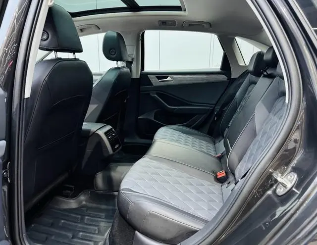 Volkswagen Sagitar 300TSI DSG Beyond Edition