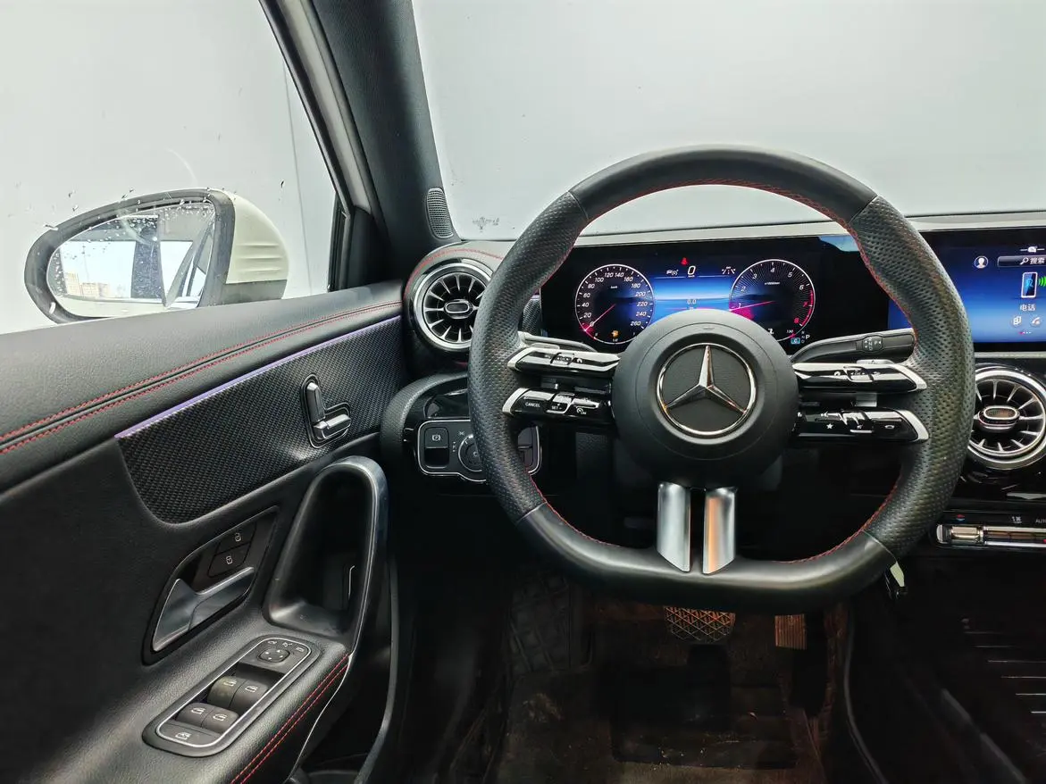 Mercedes-Benz Mercedes-Benz A-class A 200 L sports sedan fashion Version