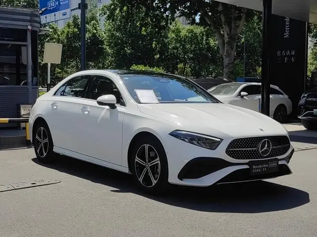 Mercedes-Benz Mercedes-Benz A-class A 200 L sports sedan fashion Version