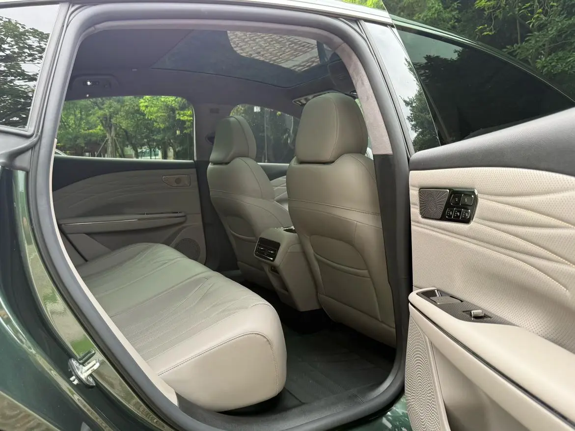Geely Galaxy Galaxy Sparkle 8 PHEV 130km EM-P Starship Version