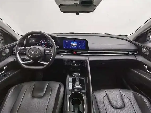 Hyundai Elantra 1.5L CVT LUX Premium Edition