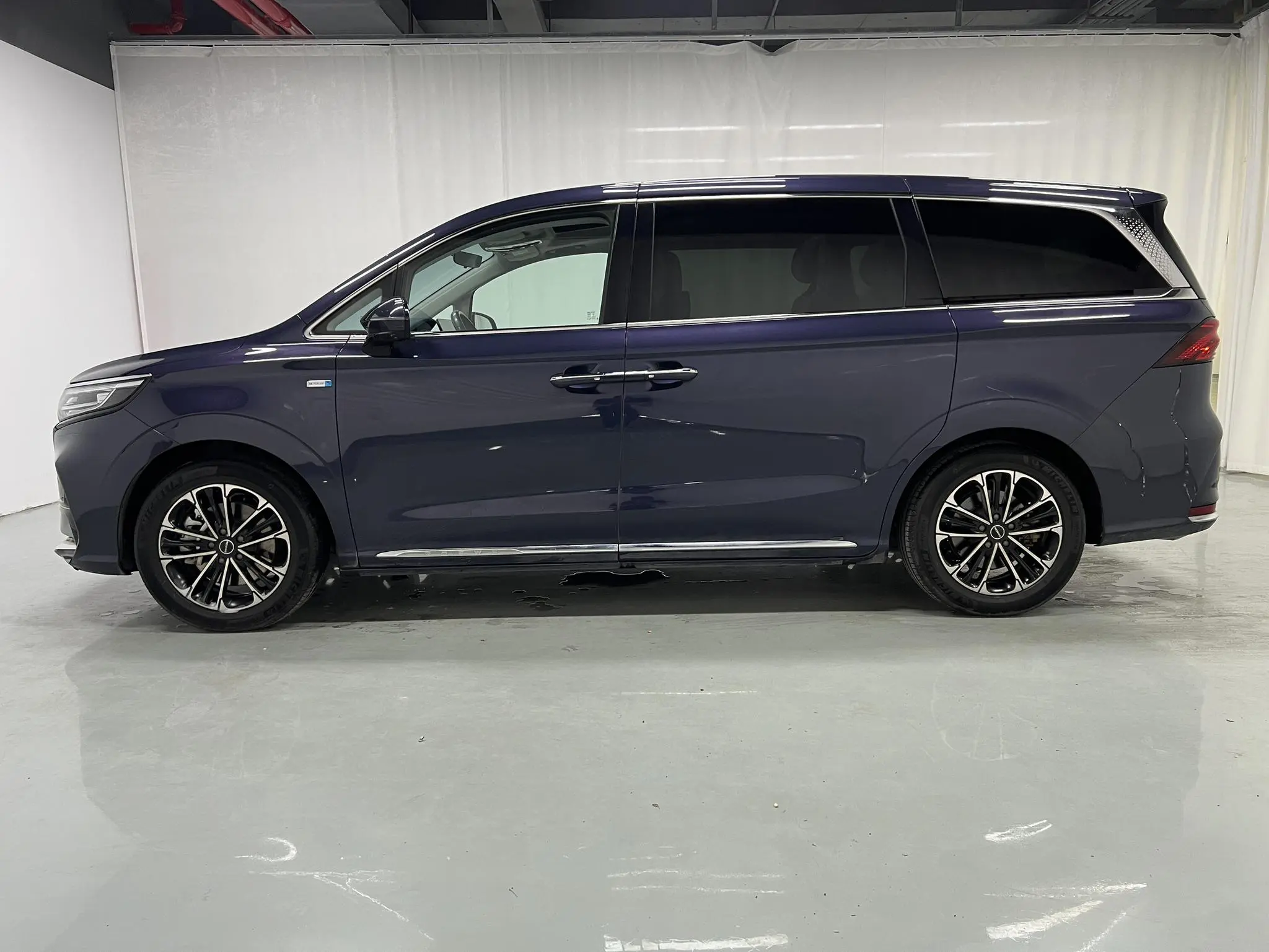 Roewe Roewe iMAX8 400TGI Reunion Edition