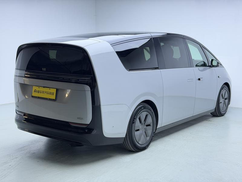 Li Auto Ideal MEGA 2024