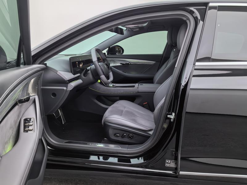 Voyah Lantu Chasing Light PHEV 2024