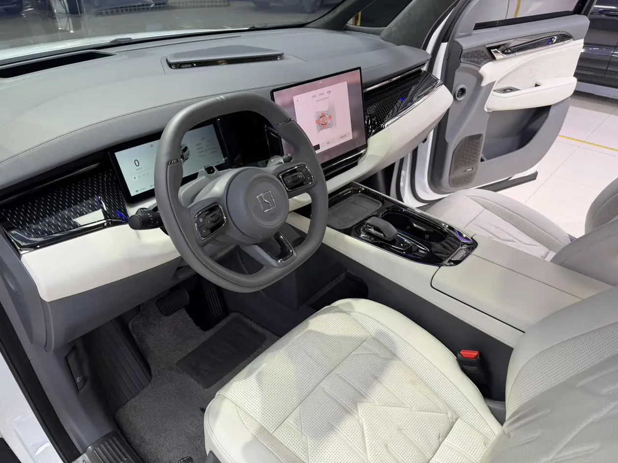 ZEEKR ZEEKR 009 Seven-seater aisle version two-wheel drive 108kWh