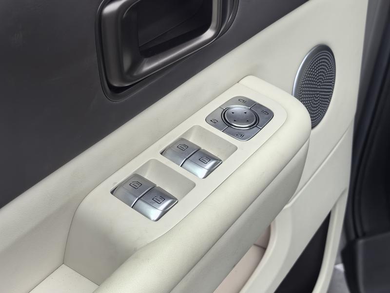 Li Auto Ideal MEGA 2024