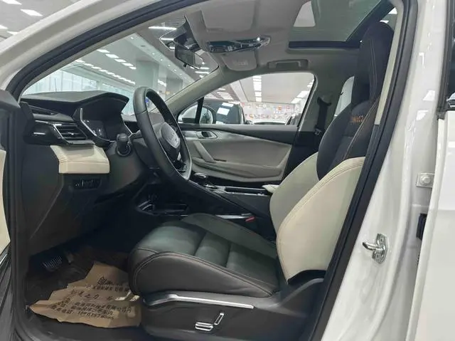 LYNK & CO Lynk & Co. 06 EM-P PHEV Remix Pro