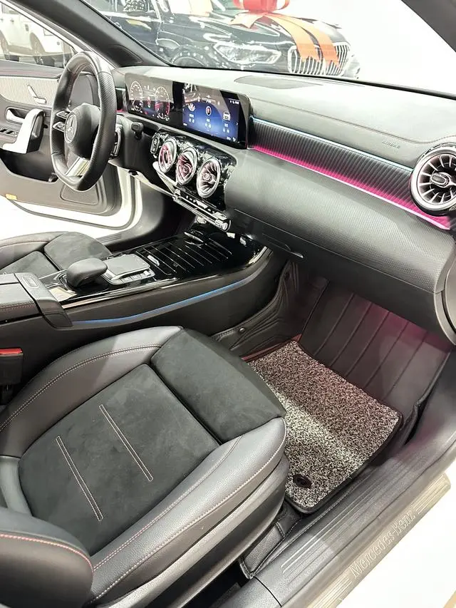 Mercedes-Benz Mercedes-Benz A-class A 200 L sports sedan fashion Version
