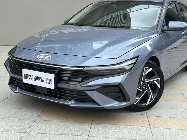 Hyundai Elantra 1.5L CVT LUX Premium Edition