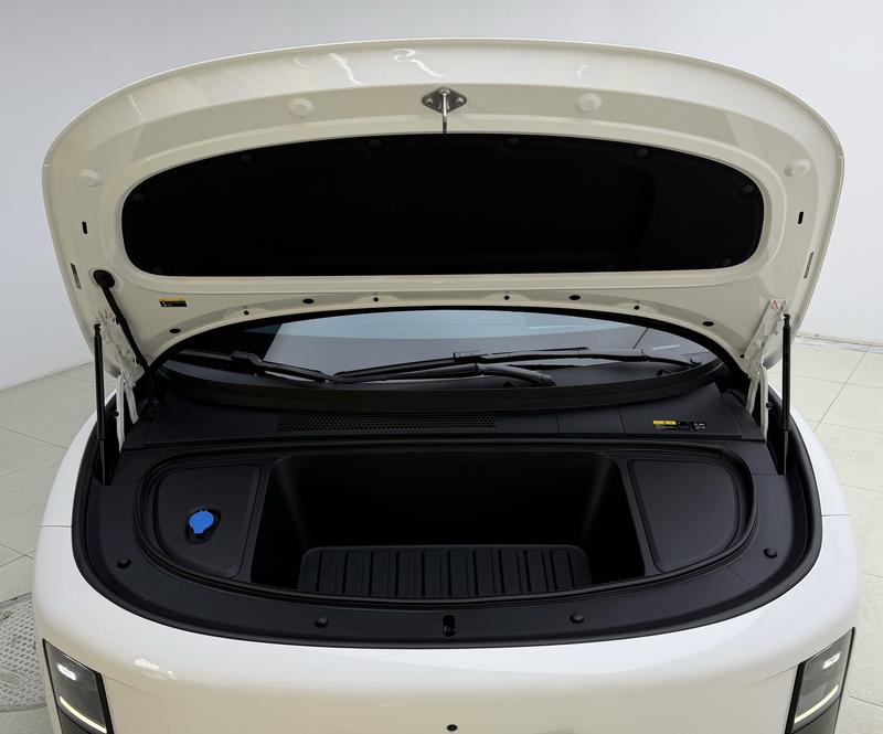 Li Auto Ideal i6 2025