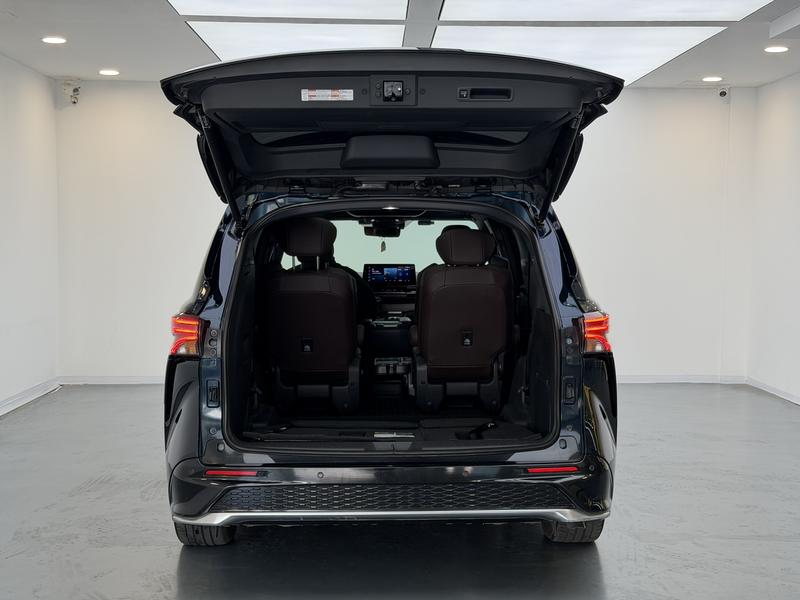 Toyota Gravia 2023