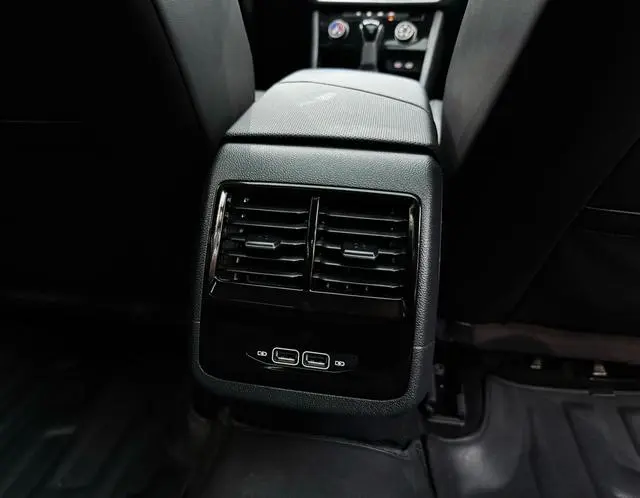 Volkswagen Sagitar 300TSI DSG Beyond Edition