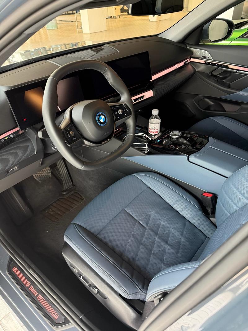 BMW BMW i5 2024