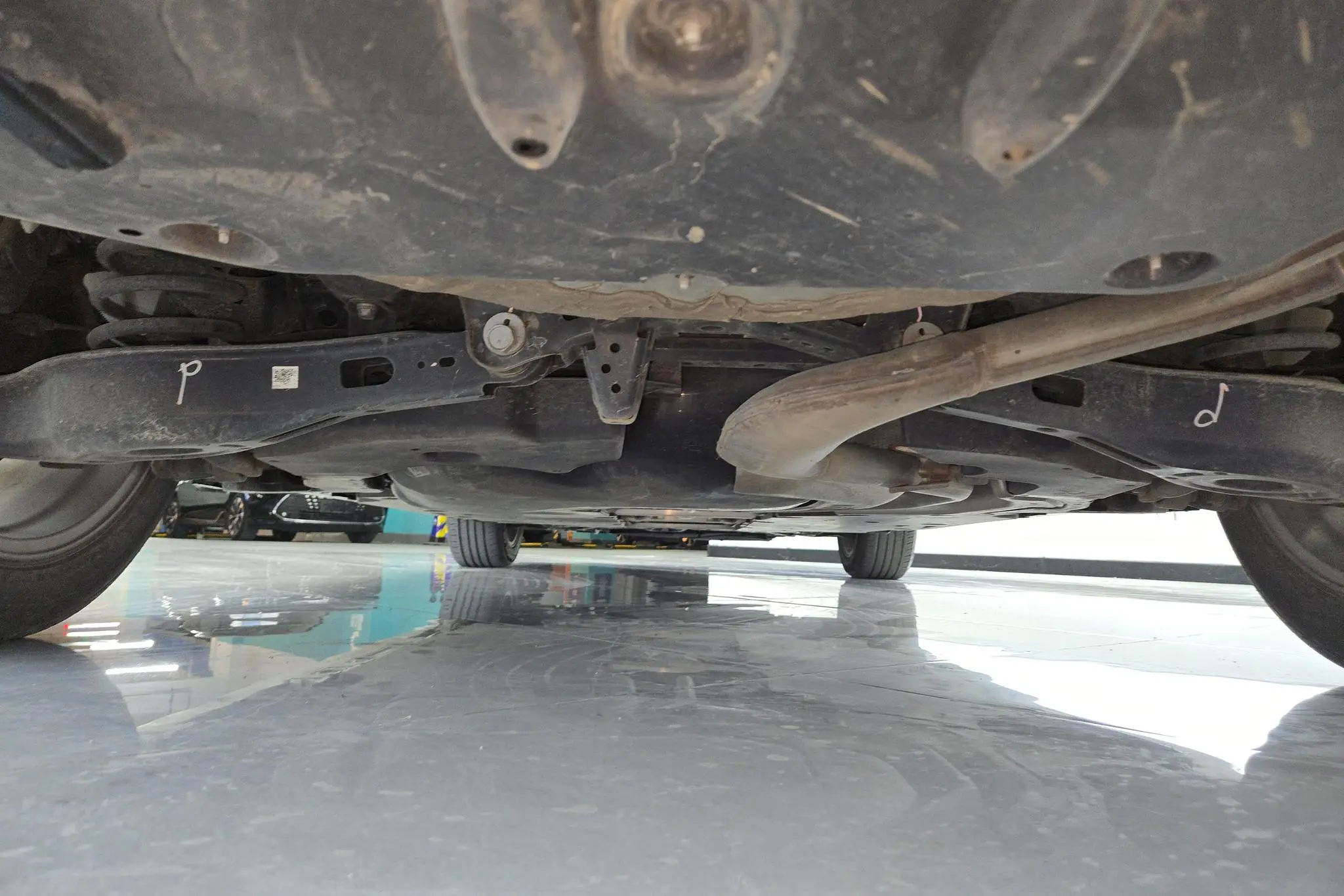 TOYOTA Lei Ling Dual engine 1.8H E-CVT Enterprise Edition
