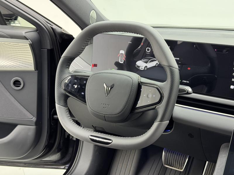 Voyah Lantu Chasing Light PHEV 2024