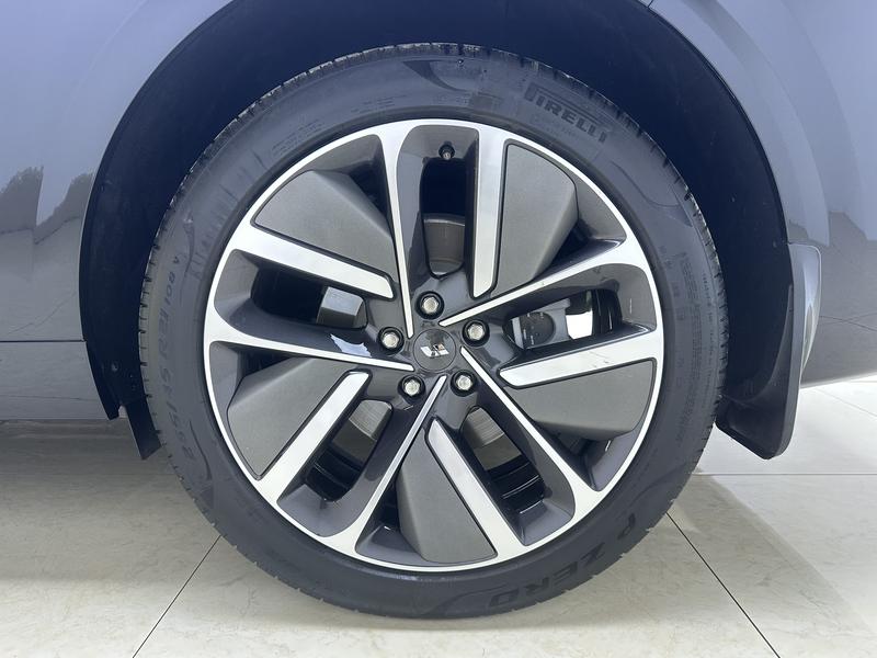 Li Auto Ideal L6 2024